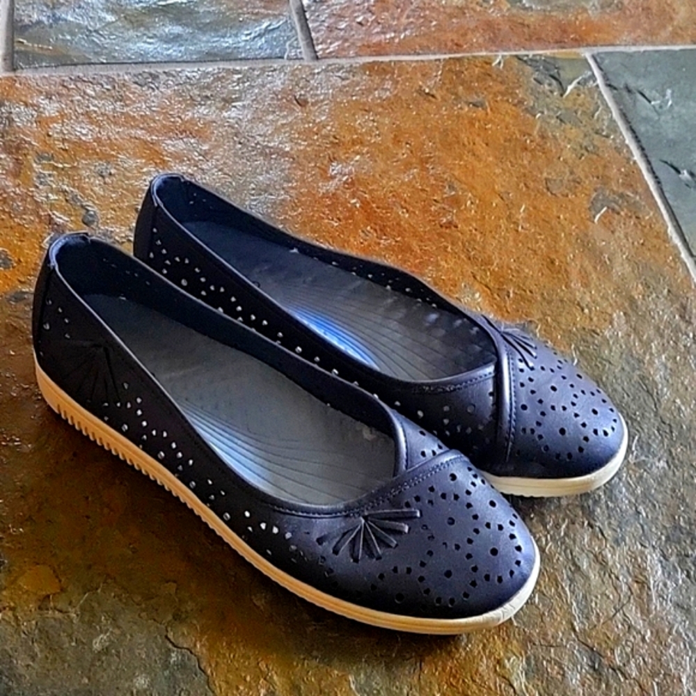 Baretraps Ballet flat Navy, size 9.5, like new.